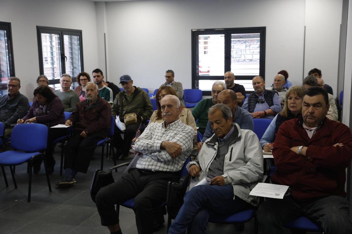 Asistentes a la reunión de la FAV.