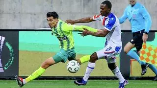 Rueda el balón en el Allwyn Arena