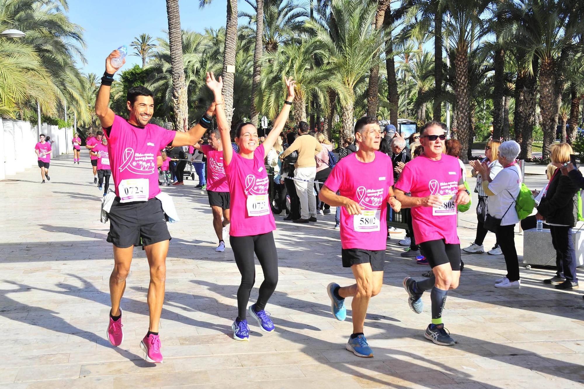 Una marea rosa imparable contra el cáncer de mama en Elche