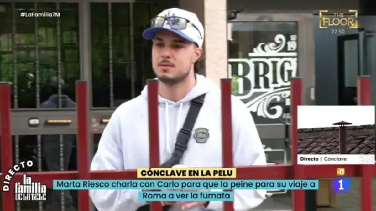Carlo Costancia hace las paces con 'La familia de la tele'