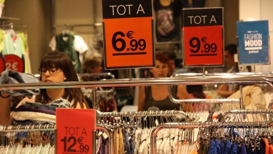 Els comerciants gironins preveuen vendre un xic més durant aquestes rebaixes