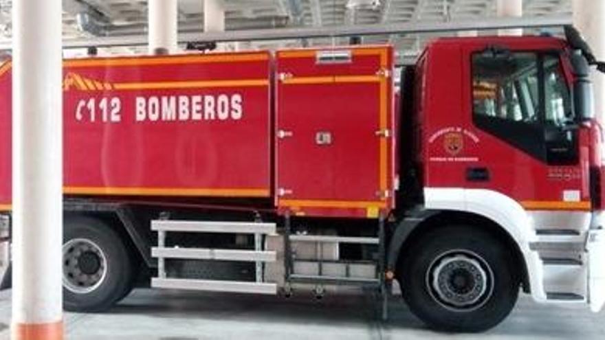 Un incendio afecta a una casa de tres plantas en Orihuela Costa