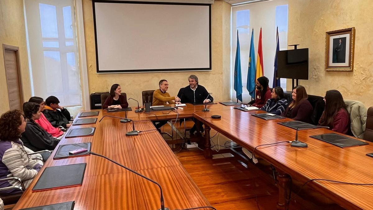 Un momento de la firma del acuerdo