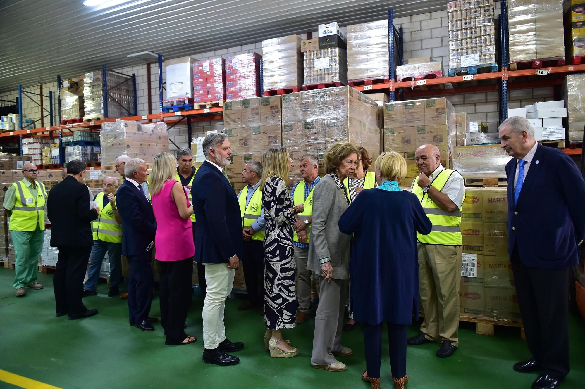 GALERÍA | Visita de la Reina emérita al Banco de Alimentos de Plasencia