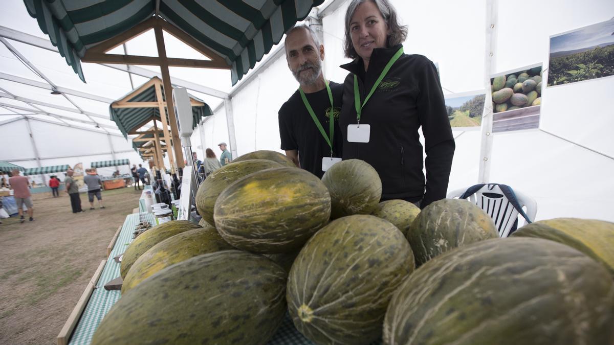 Un puesto de melones en la Feria Agroalimentaria de Productos Ecológicos de Asturias (FAPEA), en Llanera.