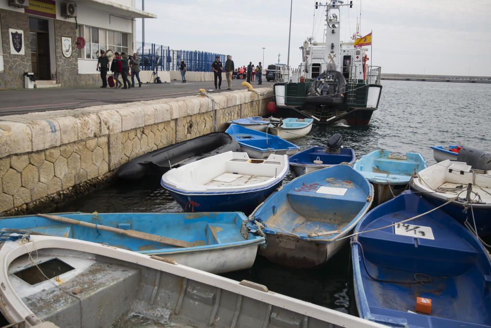 Veinte inmigrantes llegan al Puerto de Alicante