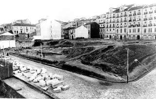 Los avatares de la Praza de Portugal: desmantelada y esparcida por Vigo