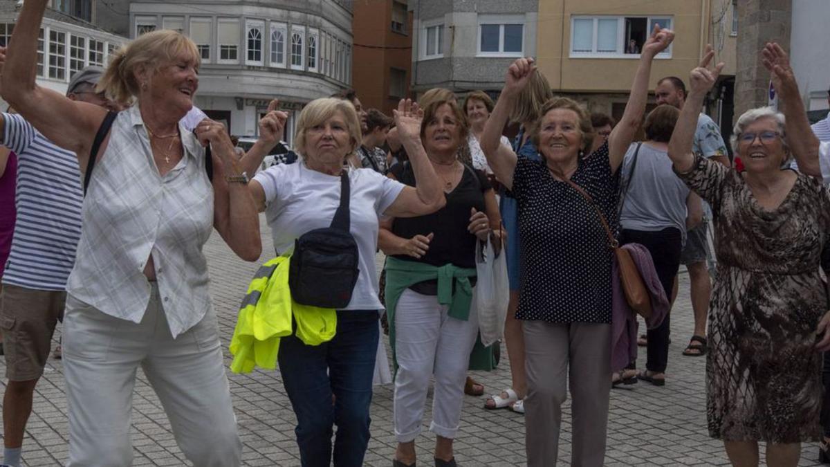 Caión despide la Fiesta de los Milagros con misa, procesión y verbena