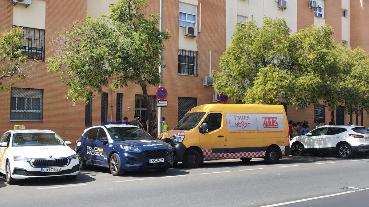 Imagen de la calle donde se ha producido el asesinato en Pino Montano