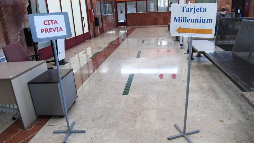 Oficinas de Mobilidade, ayer por la tarde, en la estación de autobuses. | // CARLOS PARDELLAS