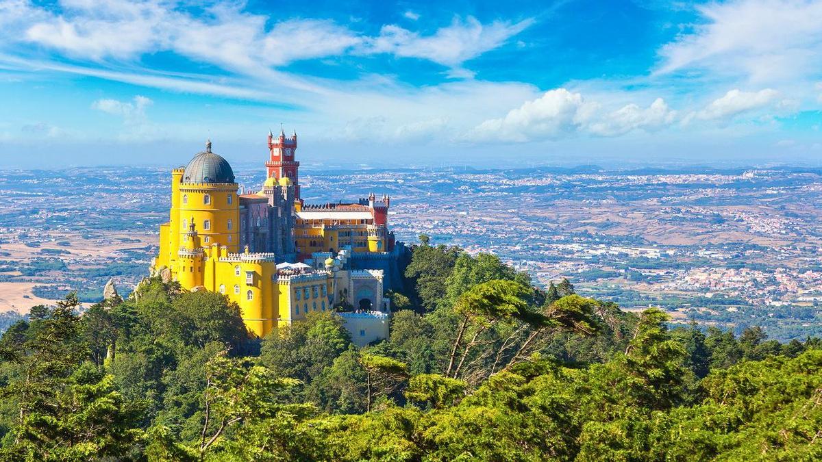 La ciudad portuguesa repleta de castillos coloridos