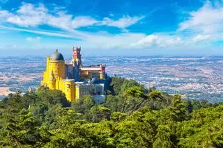 La ciudad de Portugal con coloridos palacios que parece sacada de una película de Disney