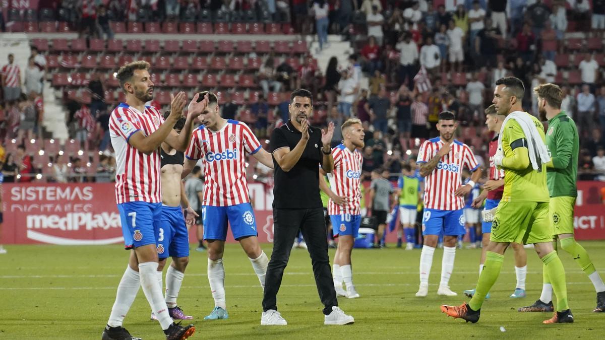 Els jugadors del Girona agraeixen el suport de l&#039;afició al final del partit de dissabte