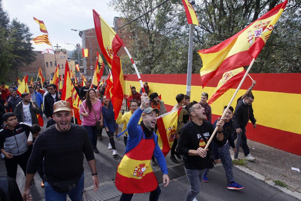 400 persones es manifesten a Girona en favor de la unitat d''Espanya i en contra del Govern destituït