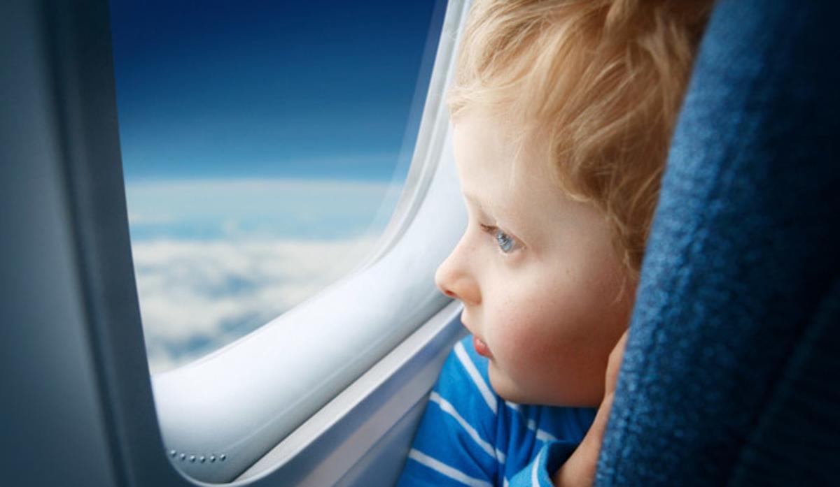 Viajar con niños en avión: 5 consejos para un viaje sin estrés