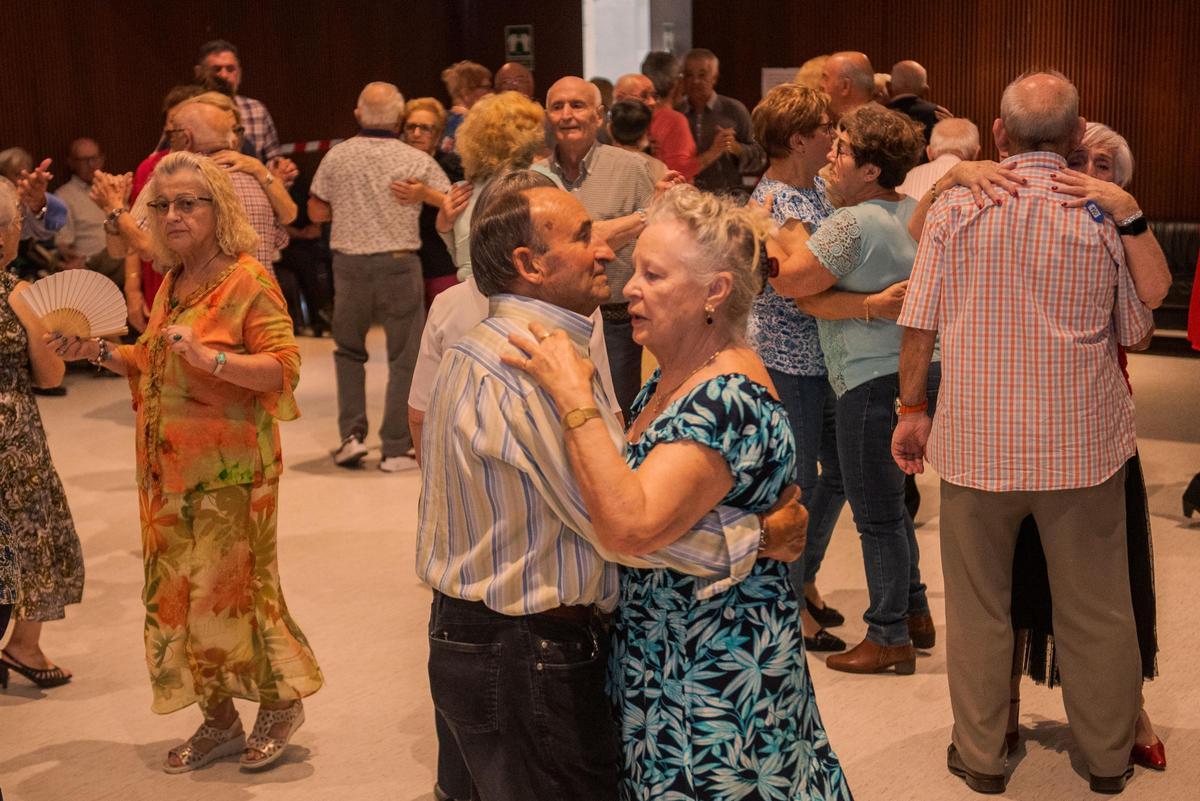 Los centros cívicos de A Coruña recuperan los bailes de mayores
