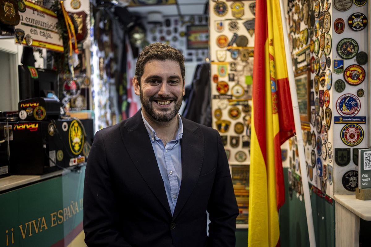 Alejandro Nolasco, candidato de Vox a las elecciones de Aragón, en El Cuartelillo del Caimán, en el Tubo zaragozano.
