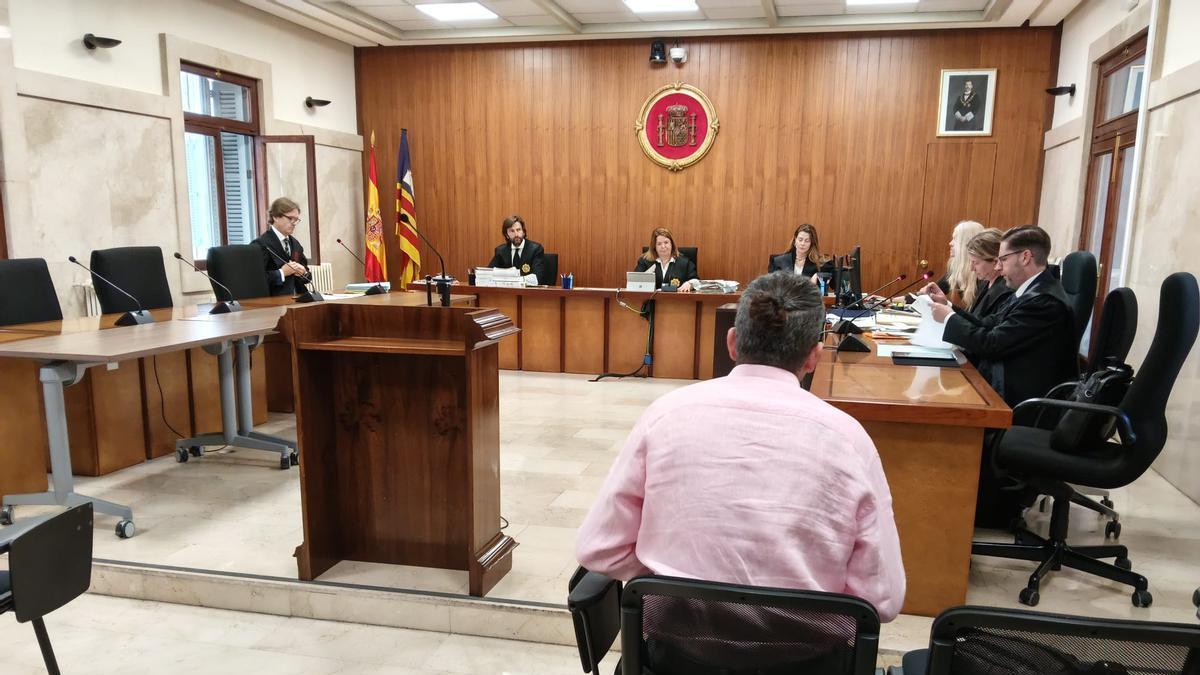 El acusado, ayer en el juicio.