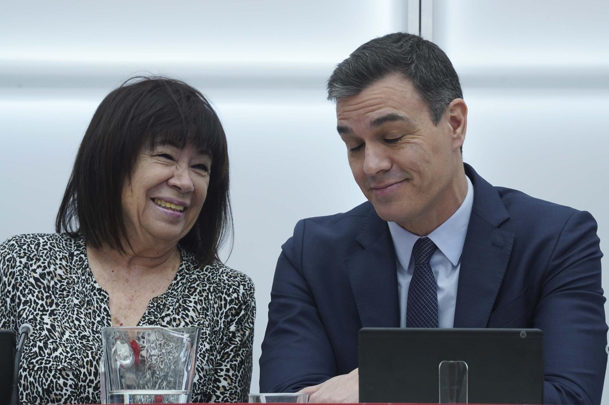 Sanchez mantiene a Narbona como presidenta del PSOE