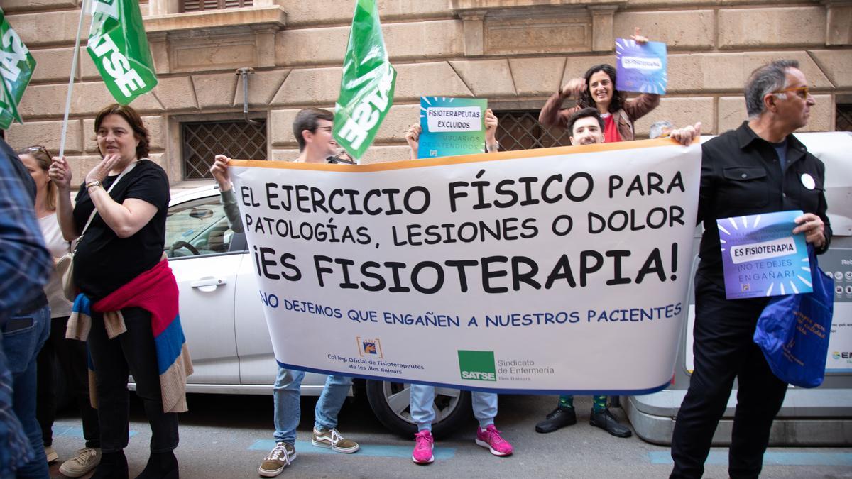 VÍDEO| Manifestación de los fisioterapeutas en contra del intrusismo laboral en Baleares