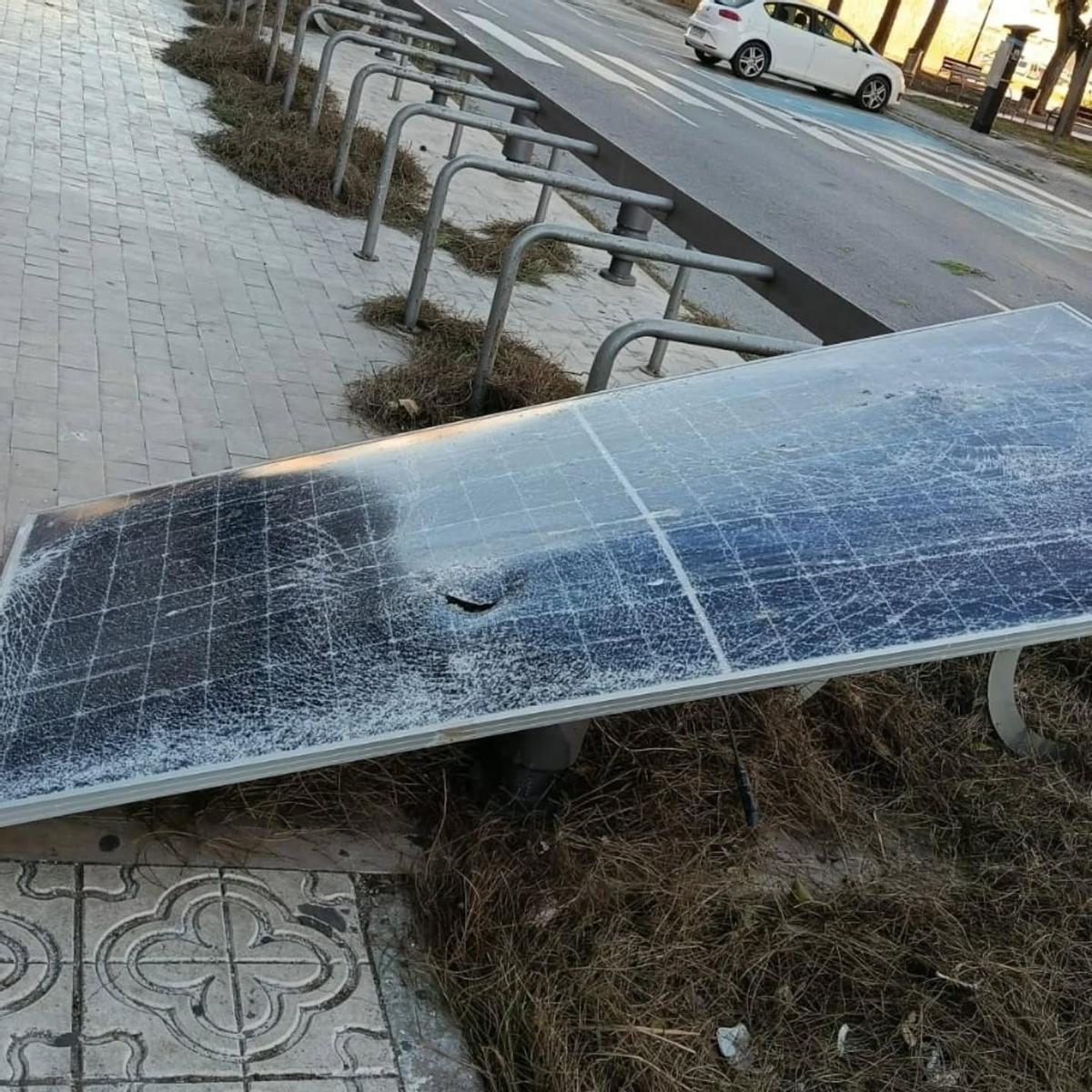 Panel roto en Peñíscola.