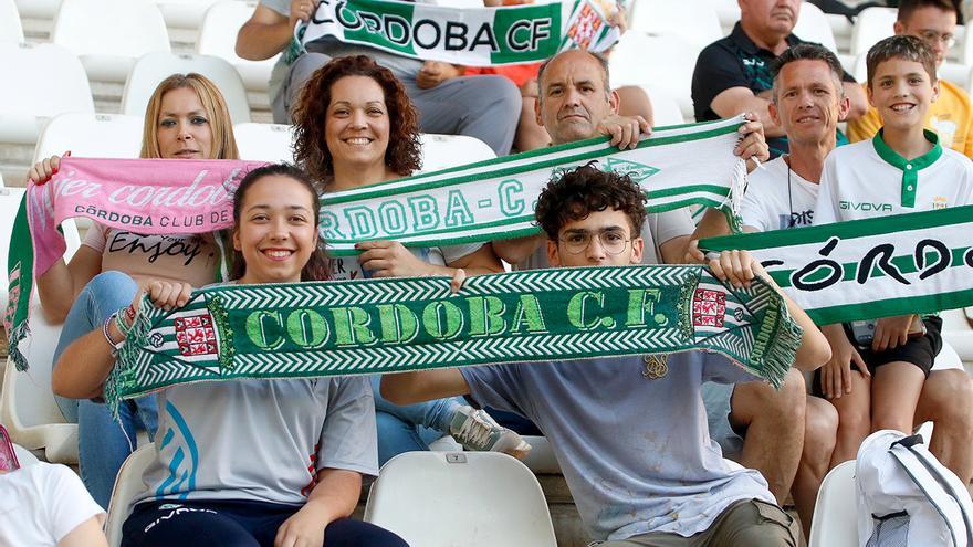 Las imágenes de la afición en el Córdoba CF - Racing de Ferrol