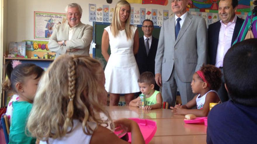 Alba, Ruiz Espejo y De la Torre han visitado el colegio Los Prados.