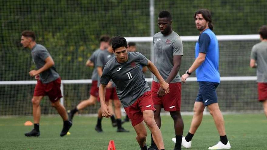 Un entrenamiento del Pontevedra en Cerponzóns. // Gustavo Santos