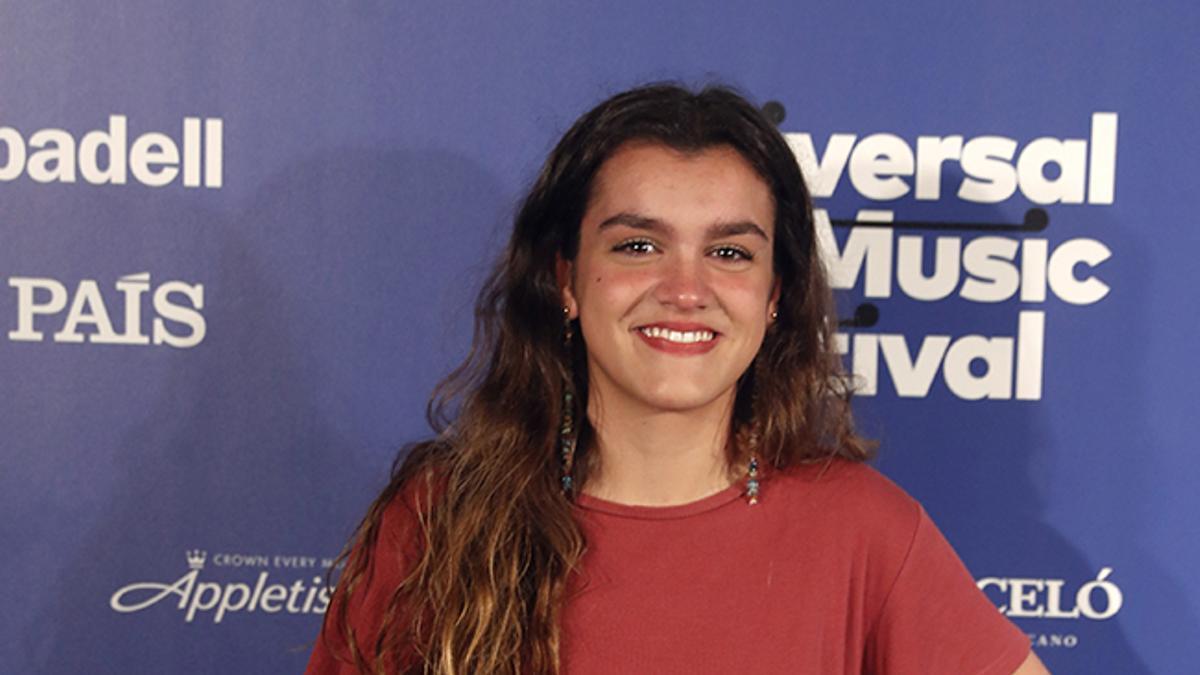 Amaia Romero, com camiseta y pantalón ancho, en el Universal Music Festival