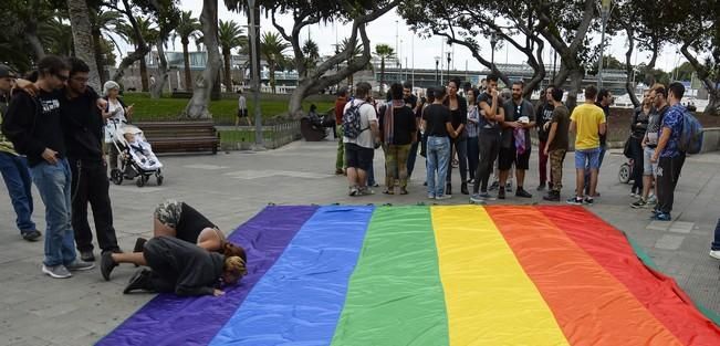 VIGILIA EN SAN TELMO POR LA MATANZA DE ORLANDO