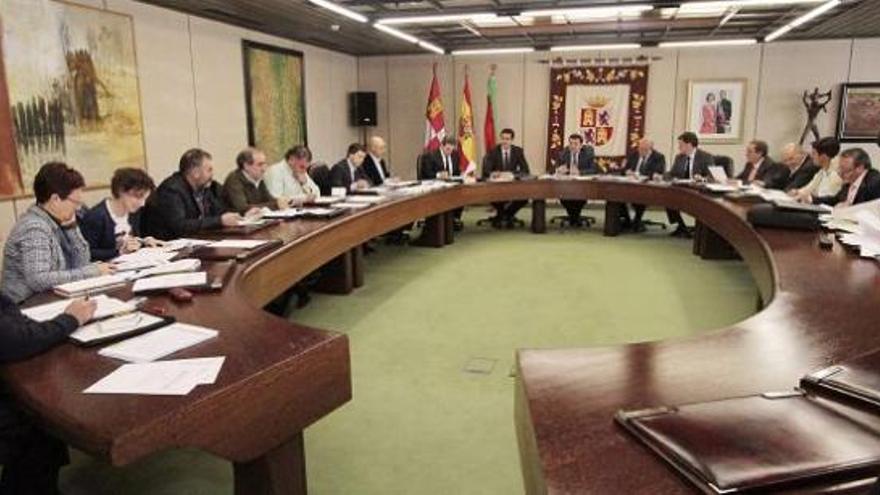 Reunión del Grupo de Trabajo para la definición de la carta de competencias y servicios de los distritos de interés comunitario, ayer en Zamora.