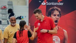 Pau Gasol disfrutó como un chaval más en Cornellà