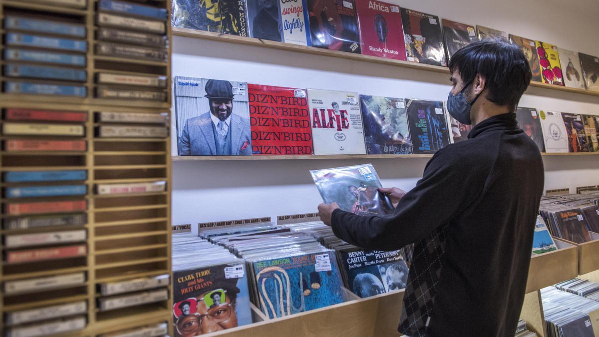 Los discos de vinilo volvieron para quedarse - Revista Coomtacto