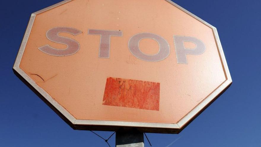 Se saltó un ‘stop’ con su coche, un ciclista salió despedido y murió un mes y medio después