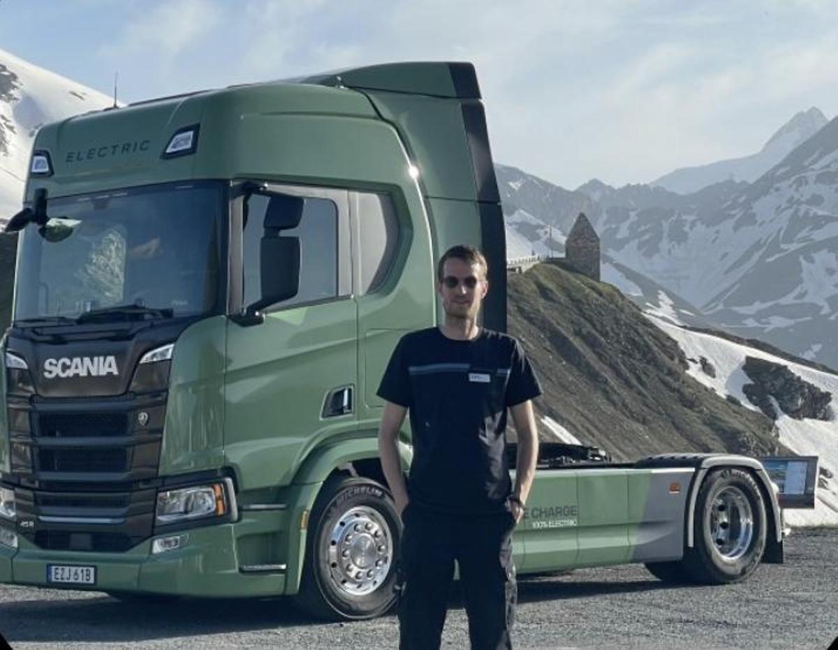 Bir Scania mühendisi elektrikli bir kamyonla 73.500 km yol kat ediyor ve Avrupa'da uygulanabilirliğini gösteriyor