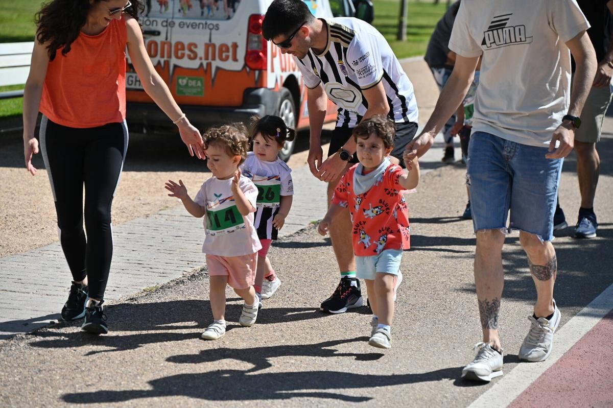 Fotogalería | El Colegio de Médicos de Badajoz echa a correr: "Menos pastillas y más zapatillas"