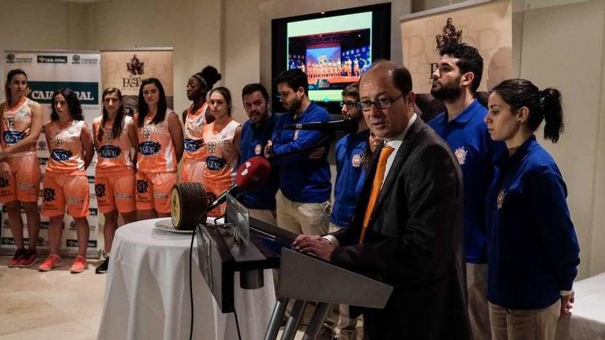 Carlos Baz descubrió que un club puntero le presentó una oferta para comprar la plaza del Zamarat.