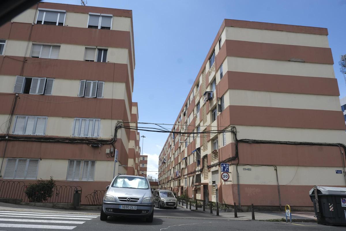 Bloques de viviendas a la entrada del Puerto de Las Palmas