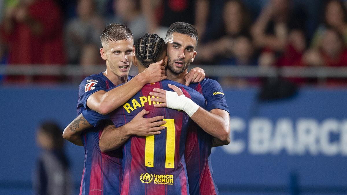 Sant Joan Despi 21.09.2025. Deportes. Olmo y Raphinha felicitando a Ferran tras su segundo gol durante el partido de liga entre el FC Barcelona y el Getafe en el estadio Johan Cruyff. Fotografía de Jordi Cotrina
