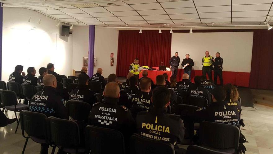 Los policías de Caravaca aprenden a detectar a los conductores drogados