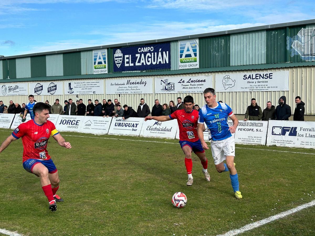EN IMÁGENES: Así fue el derbi entre Salas y Cornellana, con victoria visitante en el último suspiro