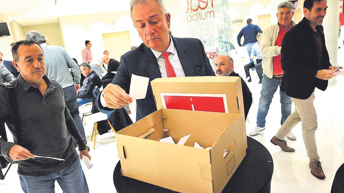 Felipe Moreno vota en la Junta de este martes