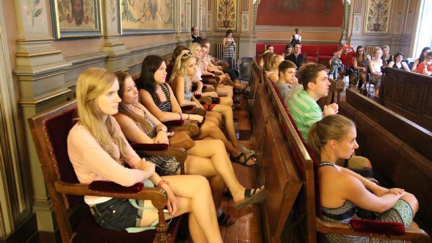 Estudiantes en el antiguo Palacio Provincial