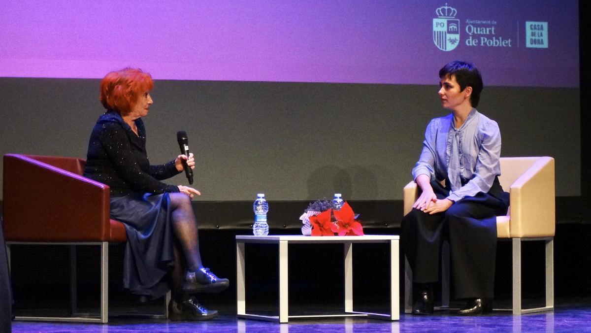 Julia Sevilla y Elsa Moreno en uno de los momentos del certamen.