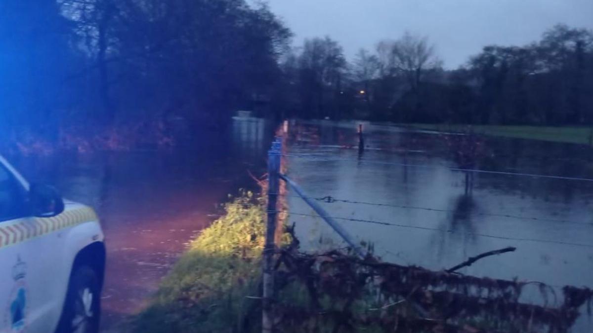 Desbordamiento del río Umia.  | // PROTECCIÓN CIVIL DE CALDAS