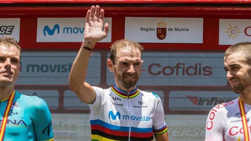 Valverde, en el centro, en el podio del último Campeonato de España con Luis León a su derecha