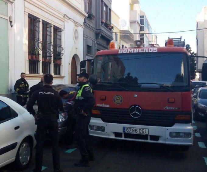 Un techo de una vivienda de Arenales se derrumba