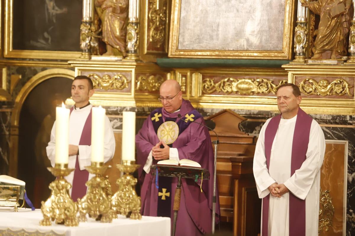 Un instante de la ceremonia religiosa.