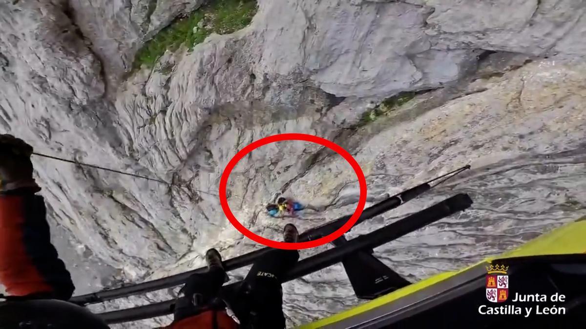 Así fue el rescate de un escalador en el pico Peña Santa de Castilla en Posada de Valdeón (León)