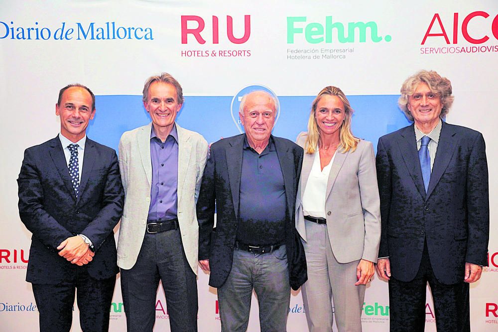 Sebastián Oliver, gerente de Diario de Mallorca; Jaume Nebot, consejero delegado de Protur Hotels; Jaume Bauzà, presidente de Protur Hotels; Maria Frontera, presidenta FEHM; Antoni Munar, coordinador de Turismo+.